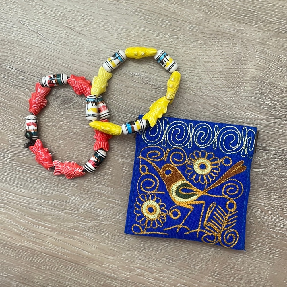 Two handmade bracelets from Peru, lake Titicaca— with pouch